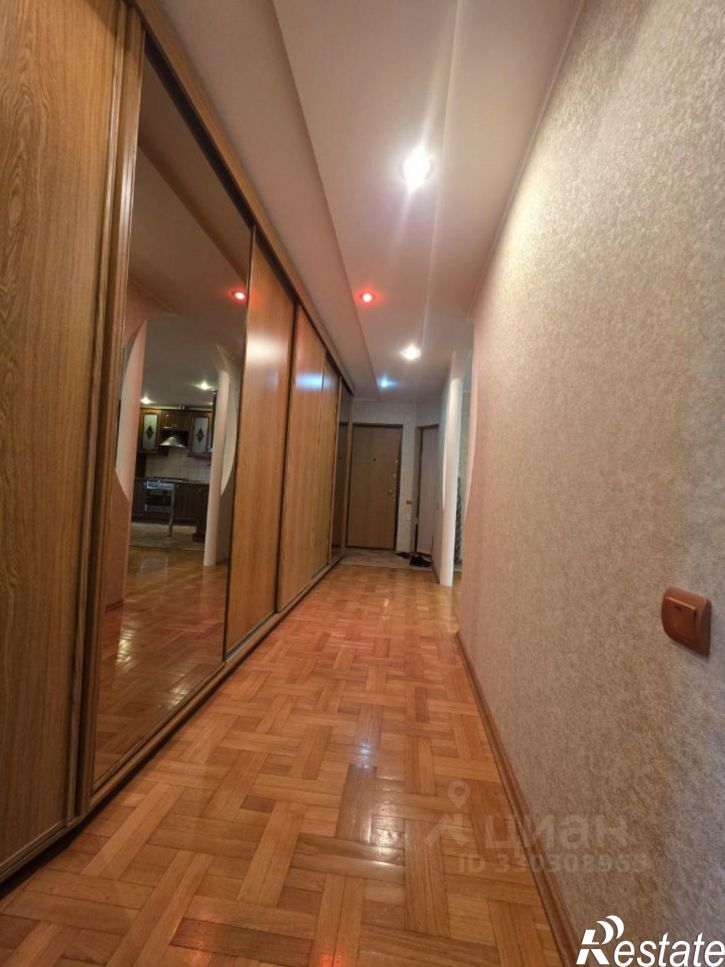 3-комн квартира пр-кт Гагарина, 32,  д. 32
