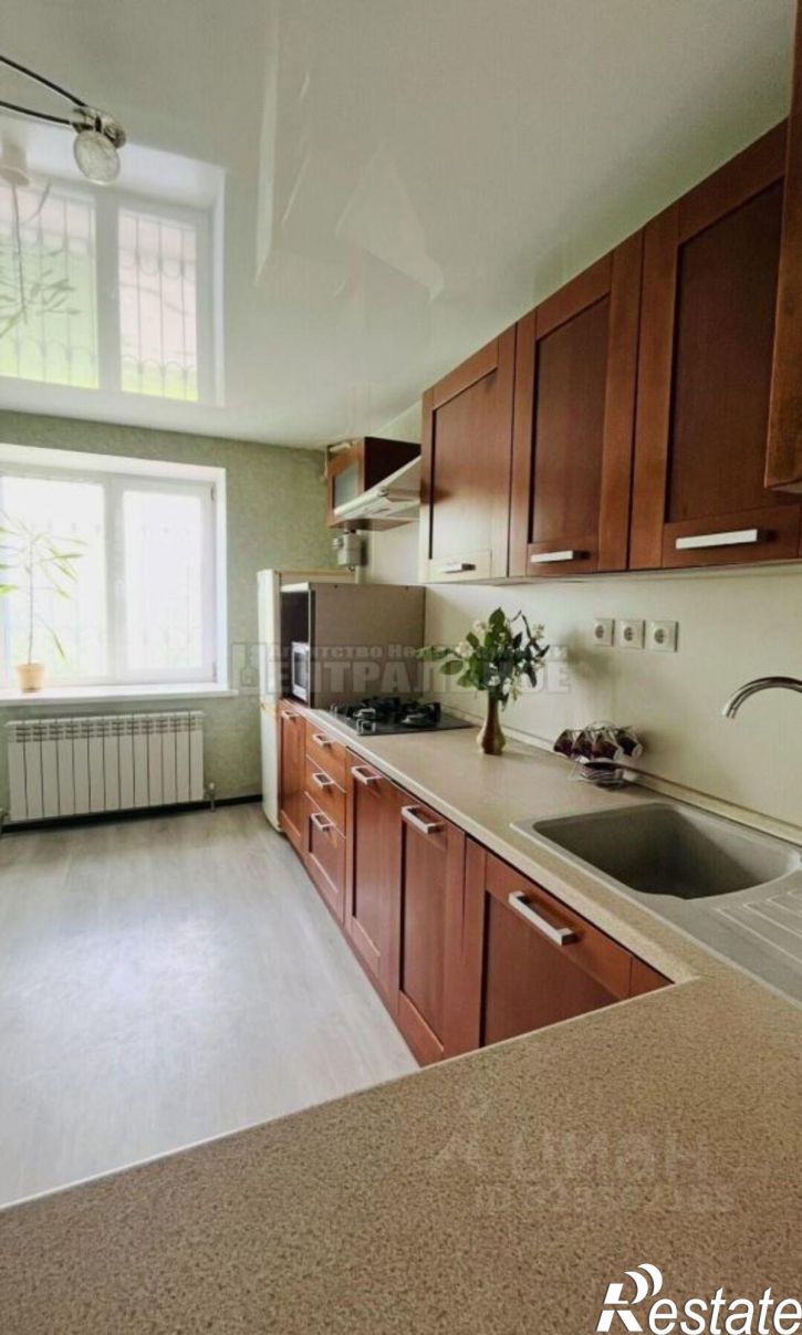3-комн квартира ул Академика Петрова, 16,  д. 16