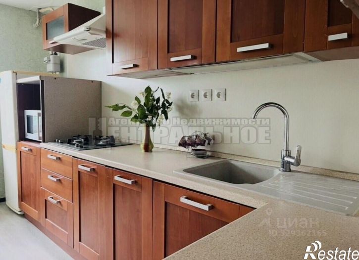 3-комн квартира ул Академика Петрова, 16,  д. 16