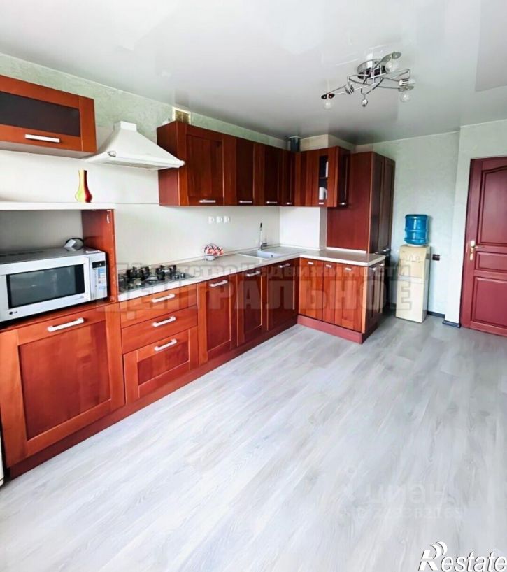 3-комн квартира ул Академика Петрова, 16,  д. 16
