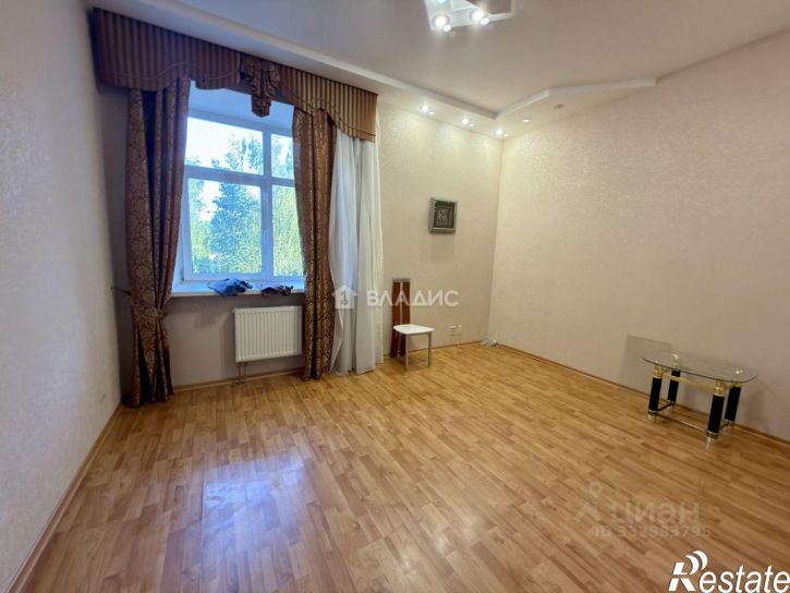 4-комн квартира ул Тенишевой, 6А,  д. 6А