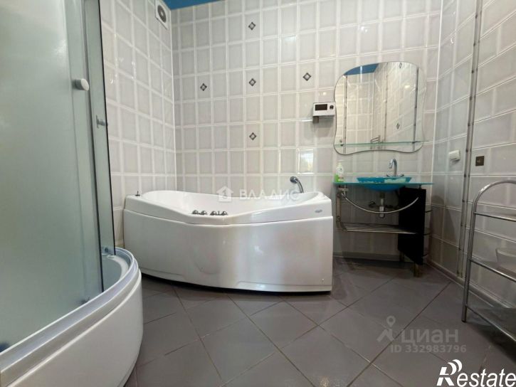 4-комн квартира ул Тенишевой, 6А,  д. 6А
